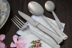 Couteau de table Opinel Perpétue tout en acier inox