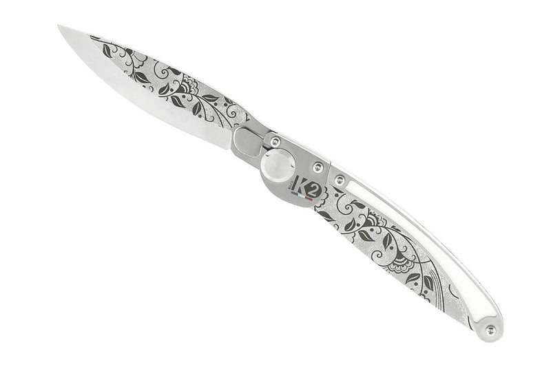 Couteau pliant K2 Elegance K2.20M manche inox décor arabesque 11,5cm + étui suédine