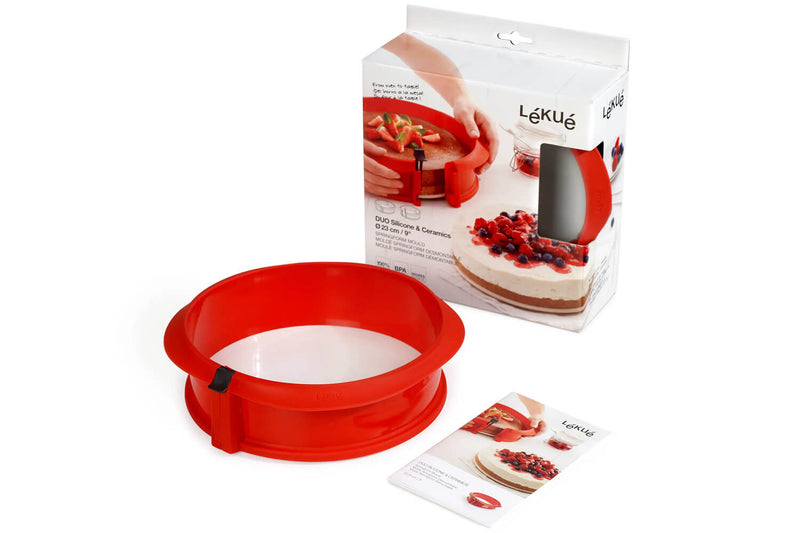 Moule à manqué démontable Lékué 23cm en silicone rouge + assiette en céramique
