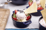 Mini cocotte Staub ronde en fonte émaillée bleu intense 10cm