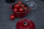 Mini cocotte Staub ronde en fonte émaillée cerise 10cm