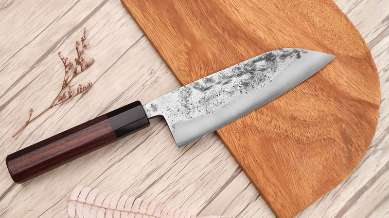Je veux acheter un couteau japonais : lequel est le meilleur pour un amateur ?